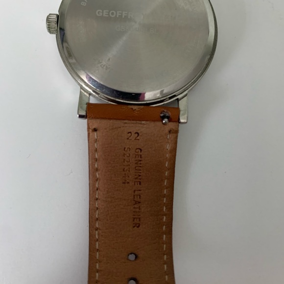 Geoffrey Beene Watch with leather band. - Picture 4 of 4